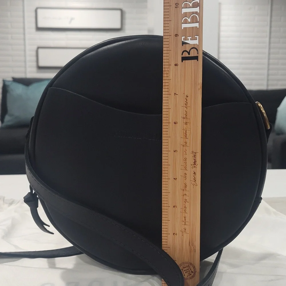 Portland Leather Large Circle Crossbody Bag In Black - Picture 2 of 11